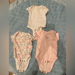 3 pack of newborn baby onesies